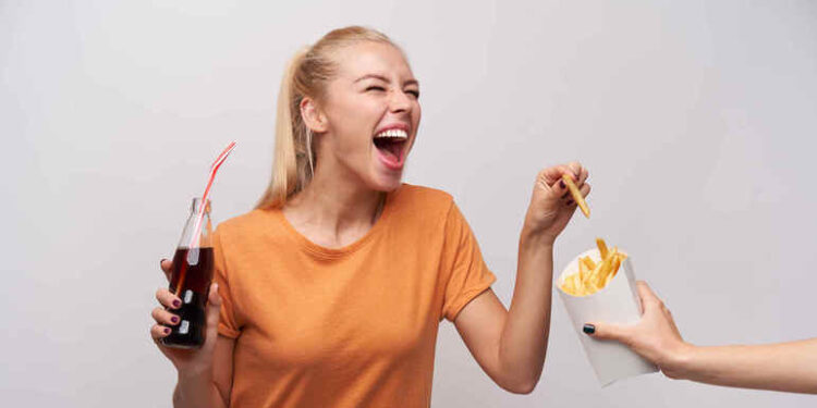 Refrigerantes, batatas fritas e biscoitos podem estar ligados a um maior risco de demência