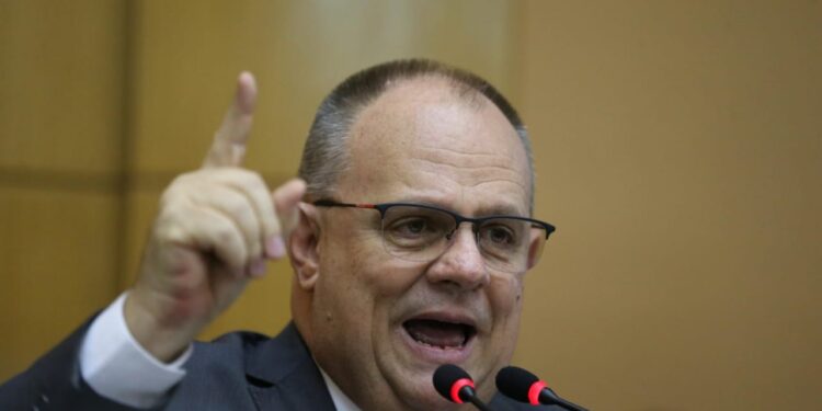 Governo quer autorização para empréstimo de R$ 180 milhões