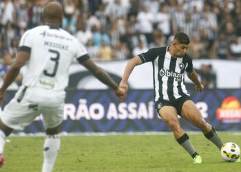 Botafogo sai na frente mas cede a empate do Ceará no Brasileirão