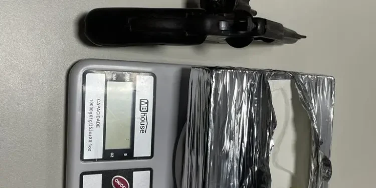 Traficantes entram em confronto com a policiais militares  e um morre, no município de Areia Branca