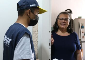 Recenseadores fazem as primeiras entrevistas para o Censo 2022