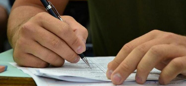 Concursos públicos oferta vagas com salários de até 14 mil; saiba mais