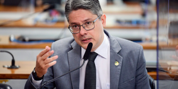 Projeto de Alessandro Vieira torna obrigatória a participação de candidatos em debates