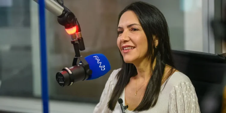 Pesquisa mostra Danielle Garcia liderando na disputa para o Senado Federal