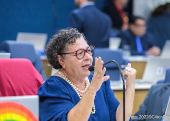 CMA aprova Emenda de Ângela Melo que garante previsão de recursos para revisão do Piso do Magistério
