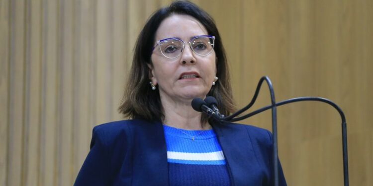 Emília destaca ciclo de palestras de combate à violência contra mulher