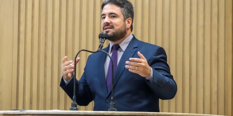 Ricardo Vasconcelos cobra reforma e ampliação da estrutura do canal Airton Teles em Aracaju