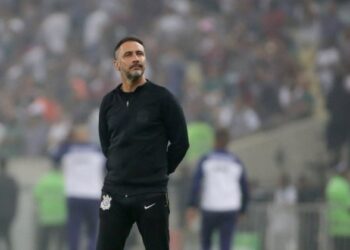 Vítor Pereira destaca caráter do Corinthians em empate contra o Fluminense