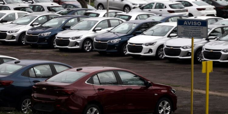 Vendas de veículos novos têm leve baixa em julho segundo Fenabrave