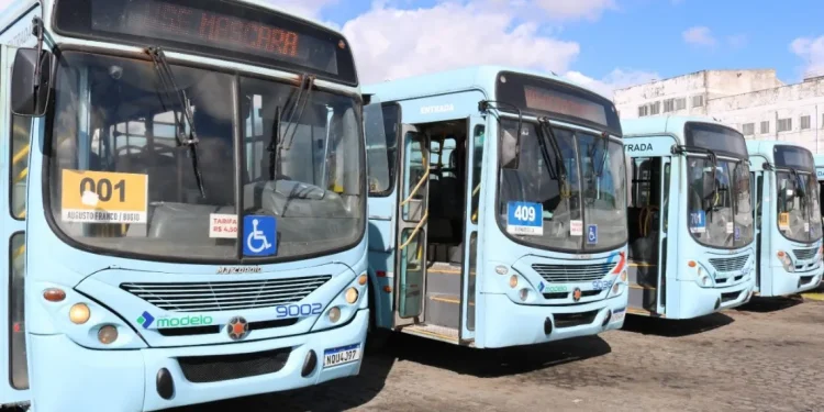 SMTT realiza mais uma fiscalização em ônibus coletivos da Viação Modelo no município de Aracaju