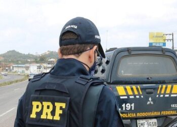 PRF prende homem com mandado de prisão em aberto