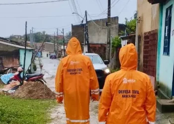 Com acumulado de 98 milímetros de chuva em Aracaju, alerta é prorrogado por mais 24 horas