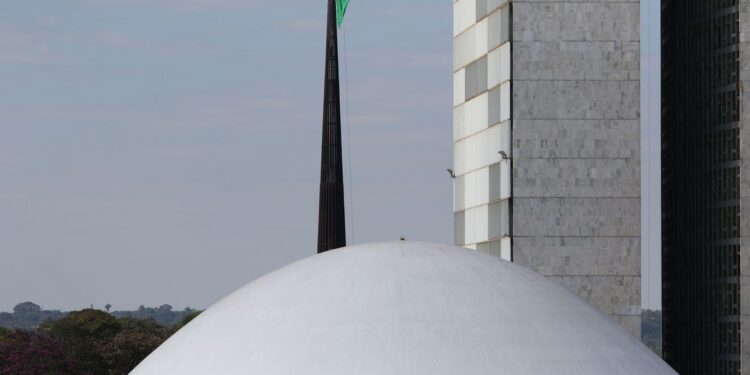 Senado aprova uso de fundo habitacional para Casa Verde e Amarela
