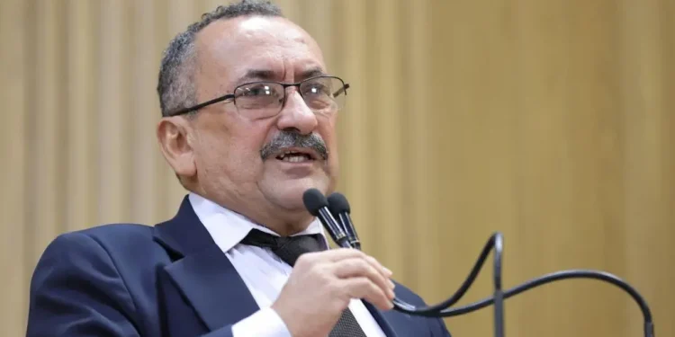 Vereador Cícero do Santa Maria reclama da falta de água no Conjunto Valadares