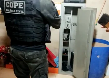 Policia prende psicóloga, contador e responsáveis por fraudar exames em clubes de tiro em Sergipe