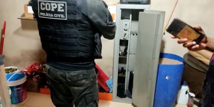 Policia prende psicóloga, contador e responsáveis por fraudar exames em clubes de tiro em Sergipe