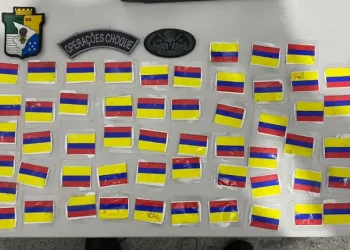 PM prende dupla por suspeita de tráfico de drogas no Bairro Santos Dumont