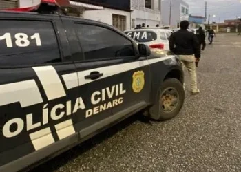 Denarc prende um homem suspeito por tráfico de drogas e porte ilegal de arma de fogo no Porto Dantas