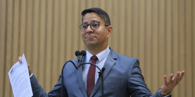 Ricardo fica indignado com resposta da SMTT à Justiça sobre licitação