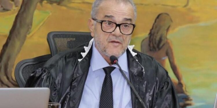 TCE vai receber comissão para verificar desempenho
