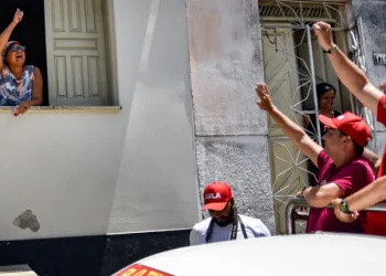 Rogério Carvalho vai a cidades da região Leste de Sergipe