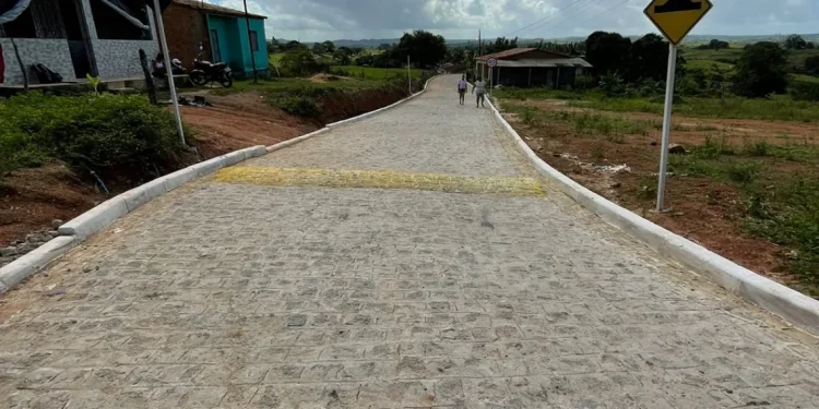 Após asfaltada, Santa Rosa de Lima recebe sinalização