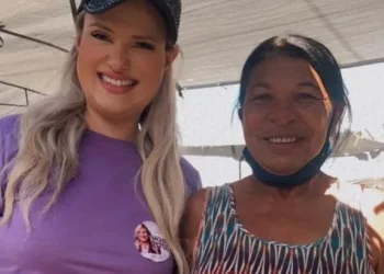 Raquel Tavares propõe criação de lei pra distribuir absorventes nas escolas públicas