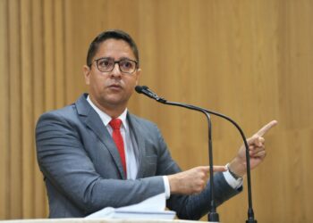 Ricardo Marques repudia suspensão do piso salarial da enfermagem