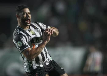 “Eu peço pra ir embora”; Hulk se irrita com torcida do Atlético e ‘parte pra cima’ em desabafo
