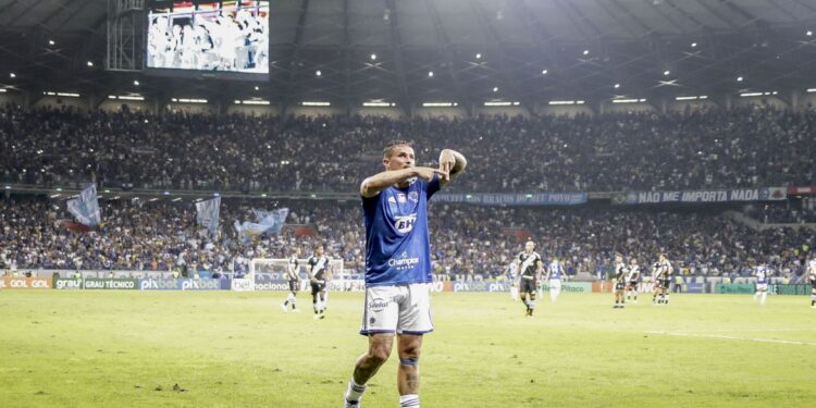Cruzeiro derrota o Vasco e retorna à Série A do Brasileiro