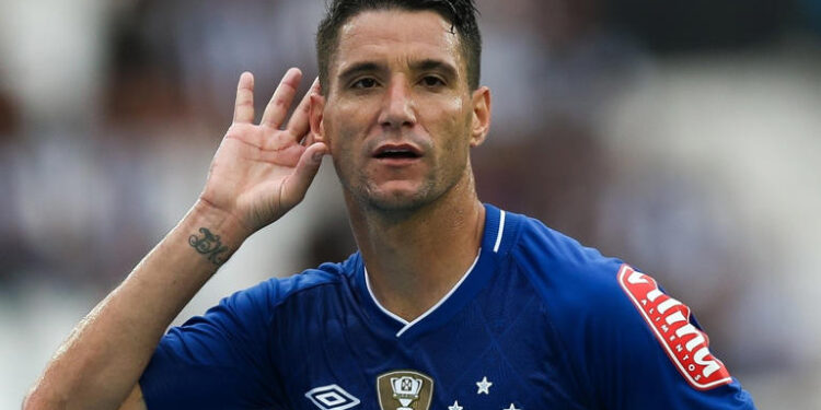 Gigante brasileiro prepara contrato e avança para contar com Thiago Neves em 2023