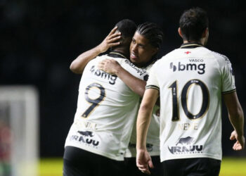 Contra o Londrina, Vasco inicia série de confrontos diretos em busca do acesso à elite do futebol nacional