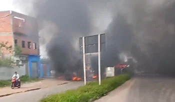 Manifestantes protestam pela morte de Genivaldo Santos e fecham trecho na BR-101 em Sergipe