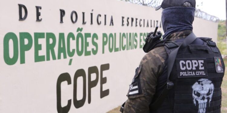 Dupla é presa ao furtar cartão de idoso e tentar aplicar golpe