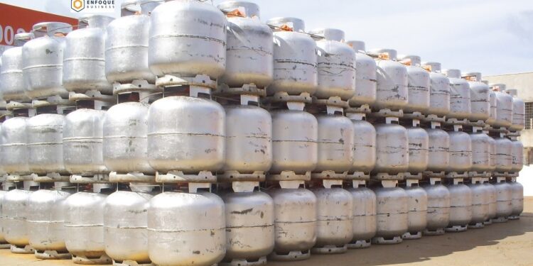 Petrobras anuncia uma nova redução no preço do GLP, o gás de cozinha, para as distribuidoras