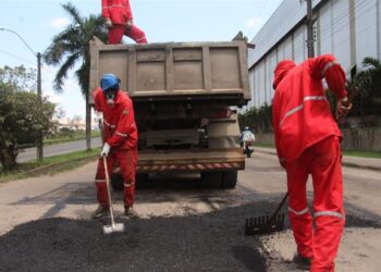 Distrito Industrial de Estância recebe revitalização asfáltica