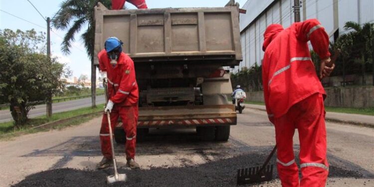 Distrito Industrial de Estância recebe revitalização asfáltica