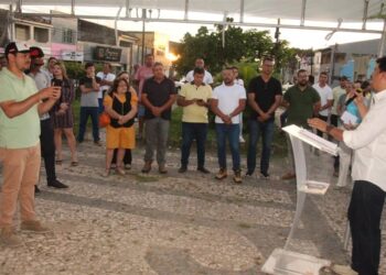 Praça da Rua Nova será reformada, prefeito em exercício assina ordem de serviço