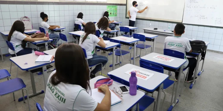 Professores do estado já podem se inscrever para bolsas do Pibid