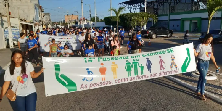 Passeata marca o Dia de Luta da Pessoa com Deficiência em Canindé