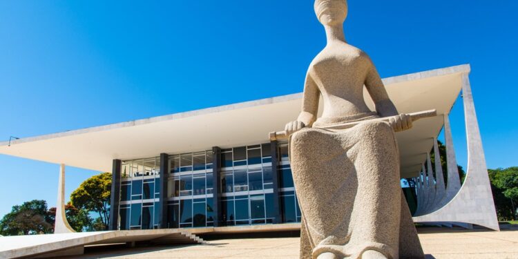 Maioria do STF mantém suspensão de piso da enfermagem