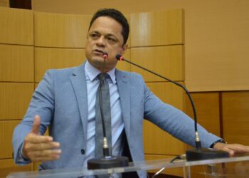 Capitão Samuel alerta para consumidor conferir redução nos postos de combustíveis