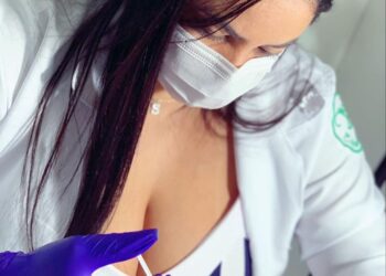 Enfermeira esteta alerta para os cuidados com a lipo enzimática