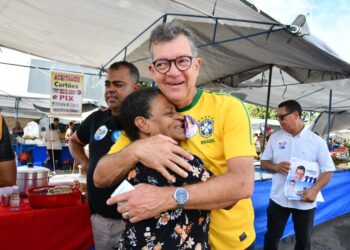 Laércio visita feira do Santos Dumont e recebe apoio dos comerciantes