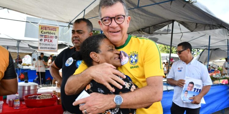 Laércio visita feira do Santos Dumont e recebe apoio dos comerciantes