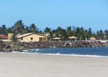 Justiça Federal decide por demolição de 8 construções irregulares na Praia do Saco
