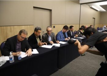 Bancários assinam acordos com bancos públicos