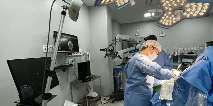 Primavera realiza neurocirurgia com paciente acordada para retirada de tumor cerebral