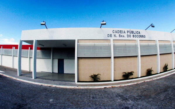 Mulher é presa tentando entrar na Cadeia Pública com substância análoga a cocaína