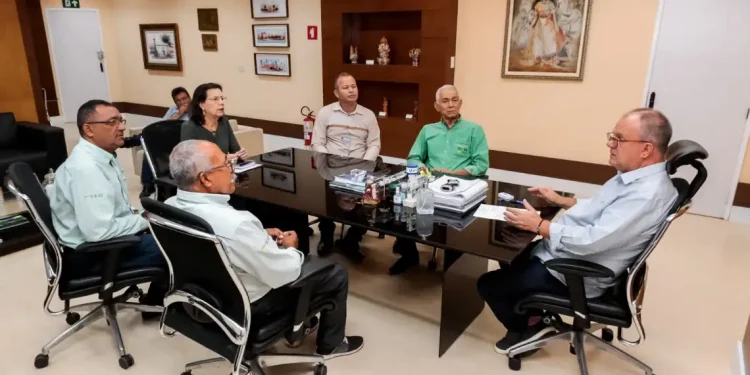 Estado concede terreno para construir sede de cooperativa de taxistas